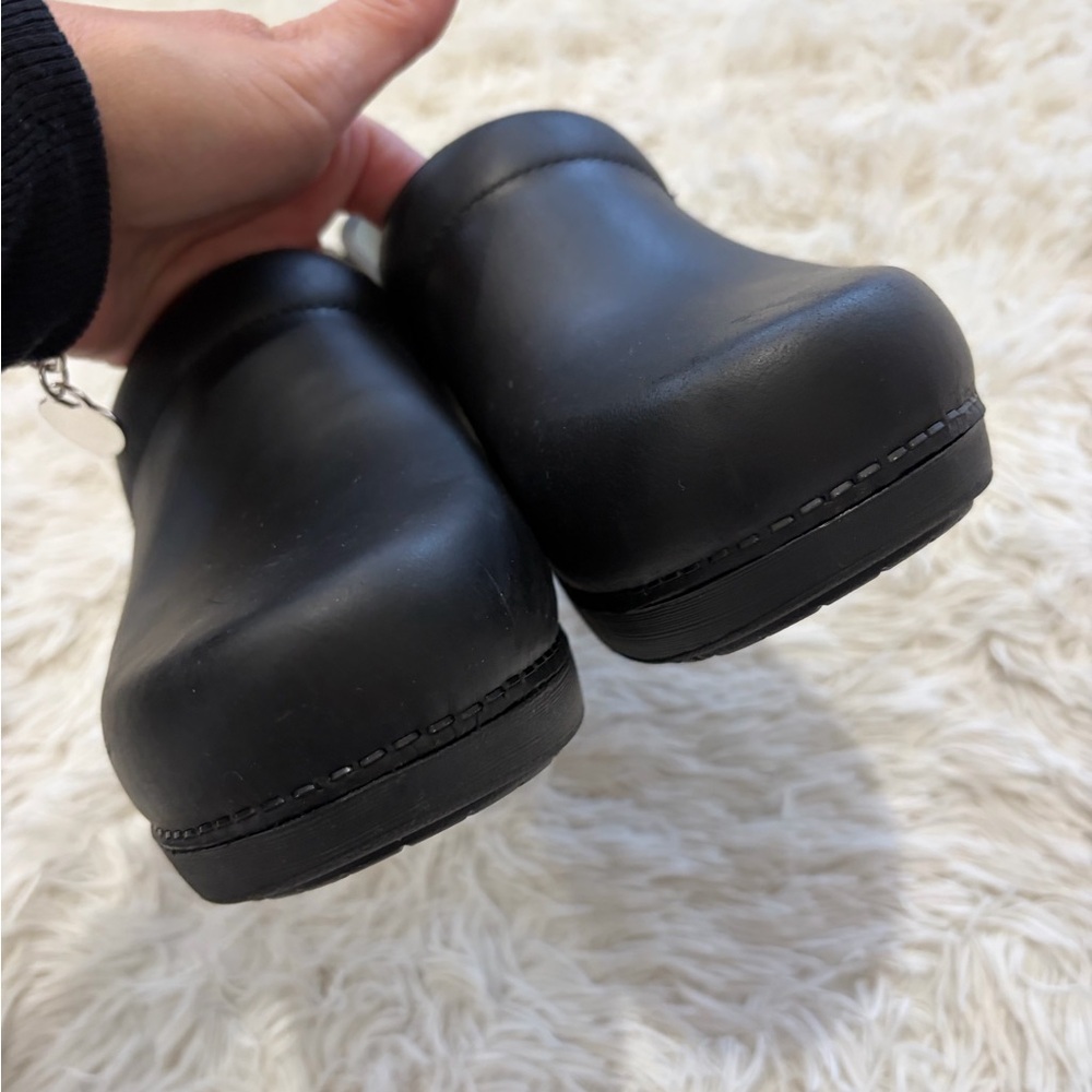 Dansko Women's XP 2.0 Black Waterproof Clogs - Size 40 US 9.5 Wide - Picture 6 of 9